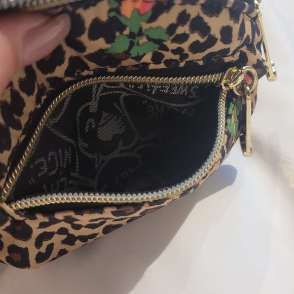 Betsey Johnson Cross Body Bag - Picture 9 of 9